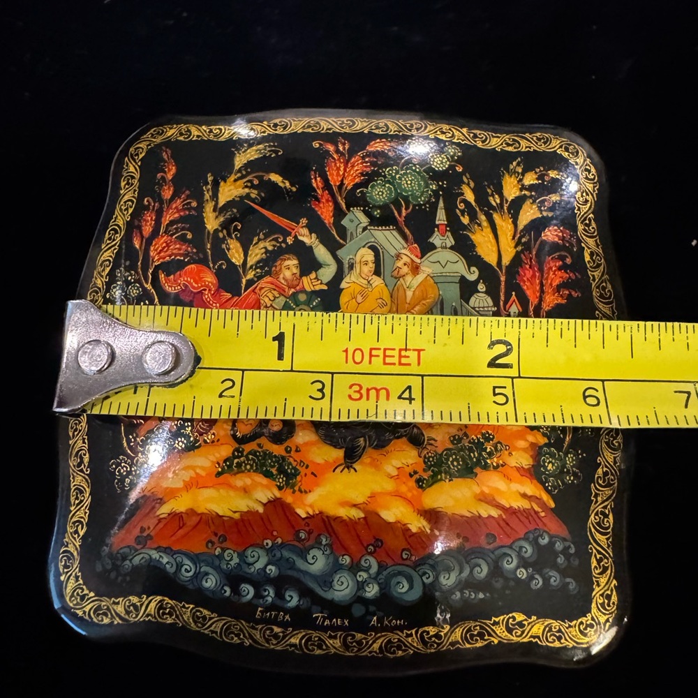 Exquisitely Hand-Painted Russian Palekh Lacquer Box Signed - Picture 10 of 11
